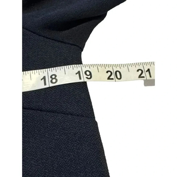 Banana Republic Women’s Navy Blue Medium Crepe Cold Shoulder‎ Keyhole Top - Picture 6 of 8